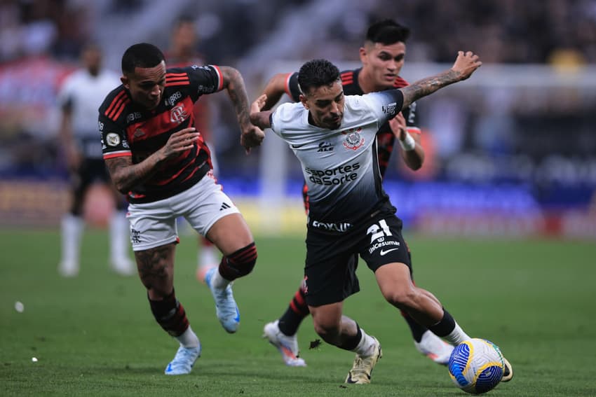 Flamengo e Corinthians se enfrentam pelas semifinais da Copa do Brasil (Foto: Ettore Chiereguini/AGIF)