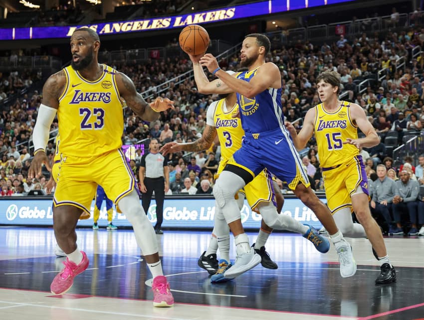 Golden State Warriors v Los Angeles Lakers - LeBron James e Stephen Curry