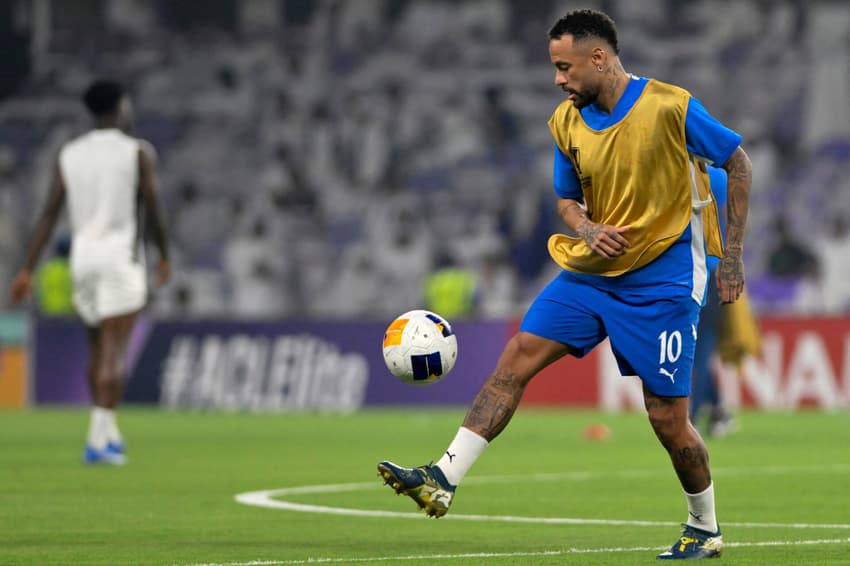 Neymar em aquecimento no Al-Hilal (Foto: Adel Al-Daim/AFP)