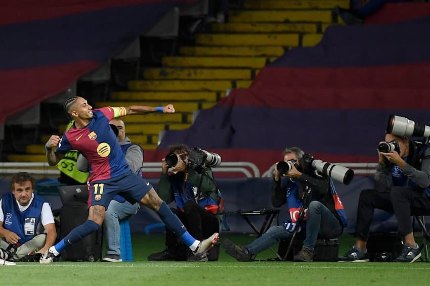 Raphinha comemora gol do Barcelona pela Champions League (Foto: Josep Lago/AFP)