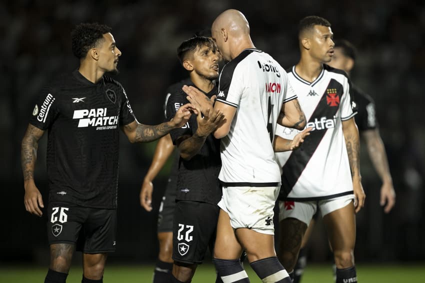 Vasco x Botafogo: quem venceu mais o Clássico da Amizade?