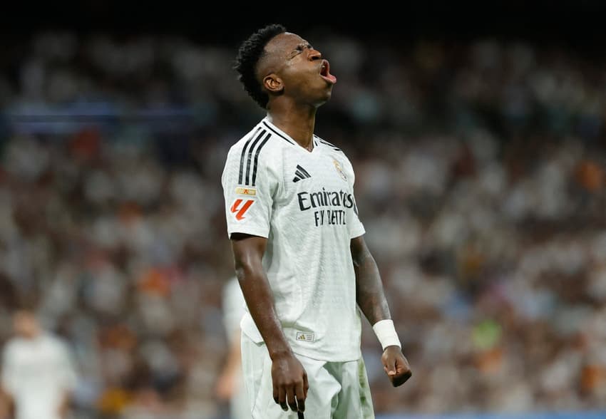 Vini Jr, em ação pelo Real Madrid durante partida contra o Villarreal, pela nona rodada de La Liga (Foto: Oscar del Pozo / AFP)