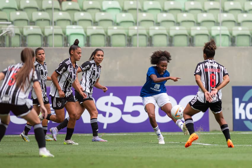 A Raposa, invicta, chega como líder do torneio, enquanto o time alvinegro não só foi rebaixado no Brasileirão A1, como também precisa da vitória para sonhar com a classificação (Fotos : Staff Images Woman / Cruzeiro)