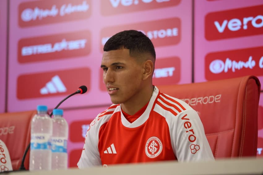 Braian Aguirre, lateral do Inter, poderá fazer sua estreia contra o Vasco (Foto: Ricardo Duarte/SC Internacional)