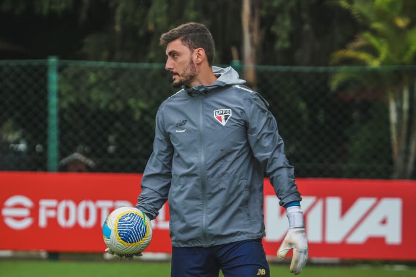 Elenco do São Paulo se prepara para duelo contra o Athletico-PR pelo Brasileirão.