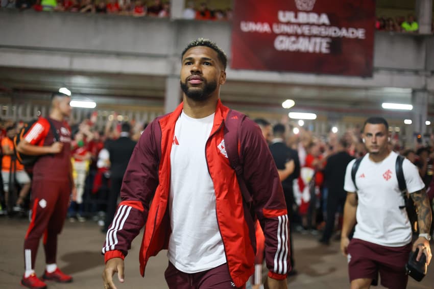 Wesley tem lesão de grau 2 na coxa esquerda (Foto: Ricardo Duarte/SC Internacional)