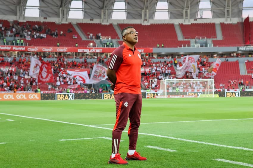 Roger Machado chega aos 14 jogos de invencibilidade (Foto: Ricardo Duarte/SC Internacional)