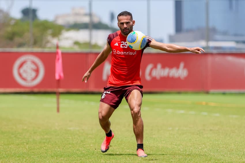 Thiago Maia poderá desfalcar o Internacional contra o Vasco (Foto: Ricardo Duarte/SC Internacional)