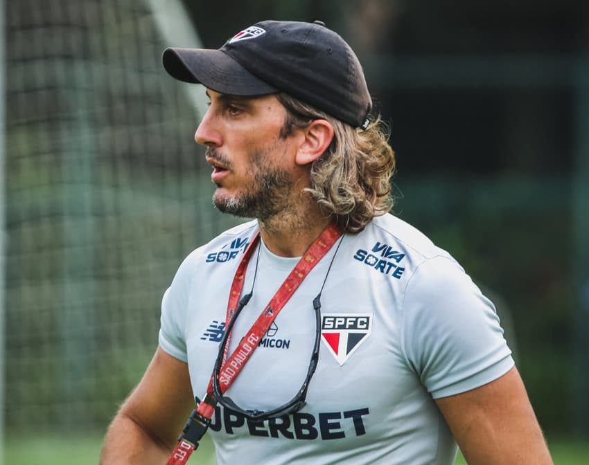 Luis Zubeldía comando treino do São Paulo no CT da Barra Funda