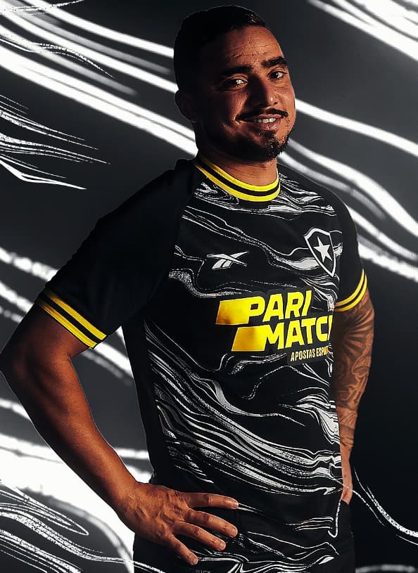 Botafogo lança nova camisa em parceria com a PariMatch