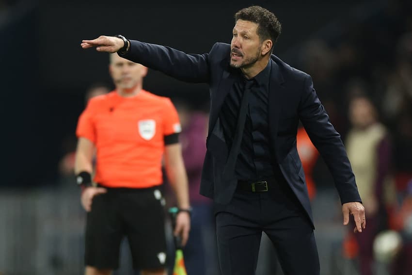 Diego Simeone em PSG x Atlético de Madrid pela Champions League (Foto: FRANCK FIFE / AFP)