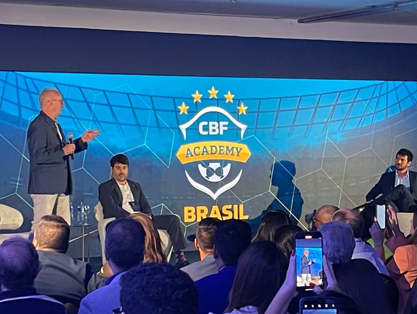 Dorival Junior palestra em evento da CBF (Mariane Ribeiro/Lance!)