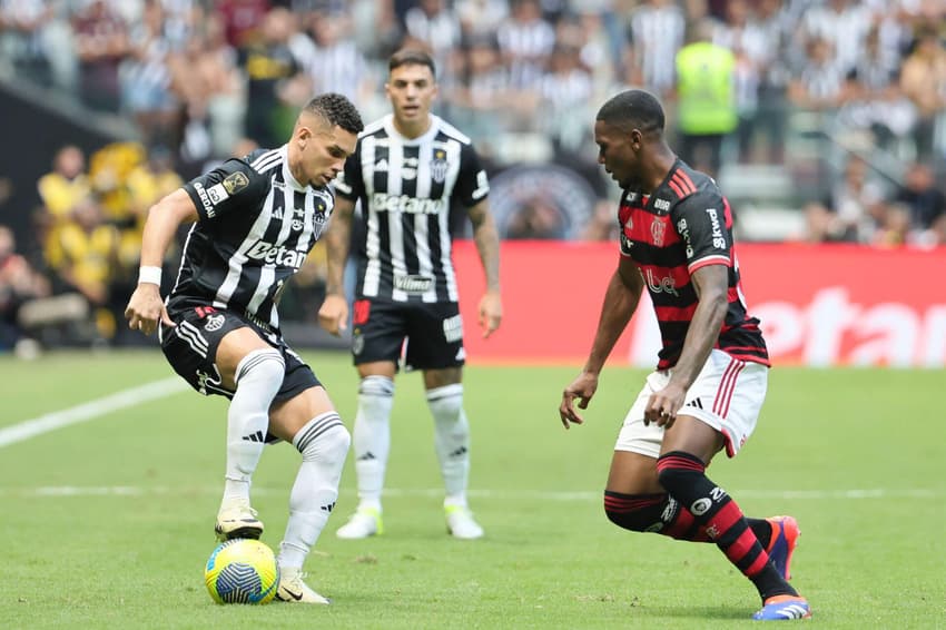 MG &#8211; BELO HORIZONTE &#8211; 10/11/2024 &#8211; BRAZIL CUP 2024, ATLETICO x FLAMENGO &#8211; Paulinho player for Atletico during the match against Flamengo at the Arena MRV stadium for the 2024 Brazil Cup championship. Photo: Gilson Lobo/AGIF (via AP)