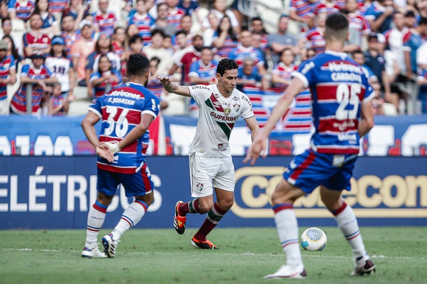 Ganso em ação pelo Fluminense no jogo contra o Fortaleza, pelo primeiro turno do Brasileirão