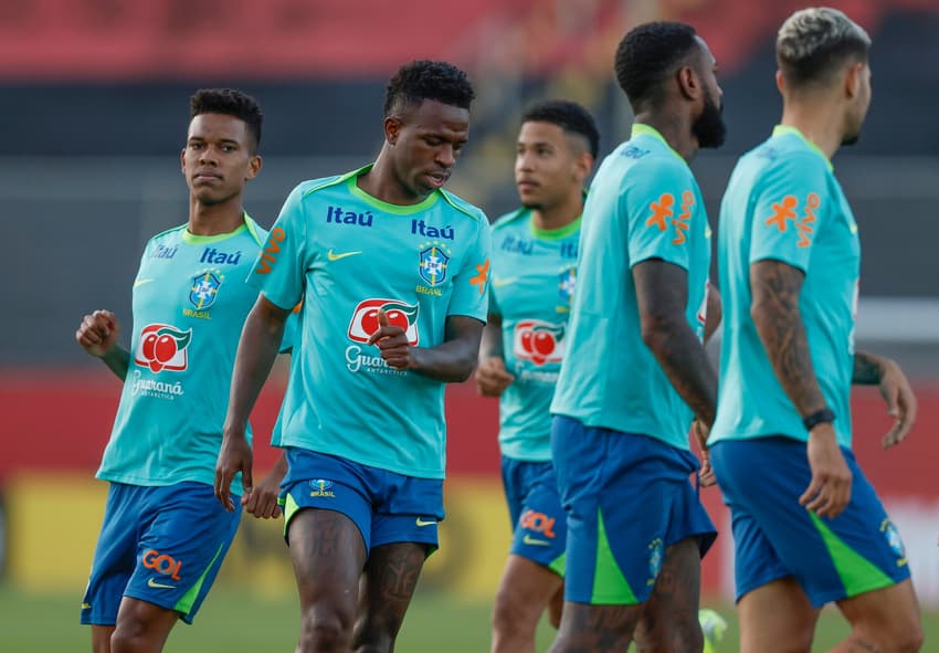 Jogadores da Seleção Brasileira em treinamento