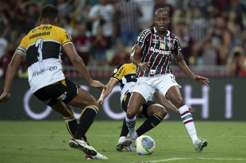 Keno em ação no campo ofensivo no duelo entre Fluminense e Criciúma