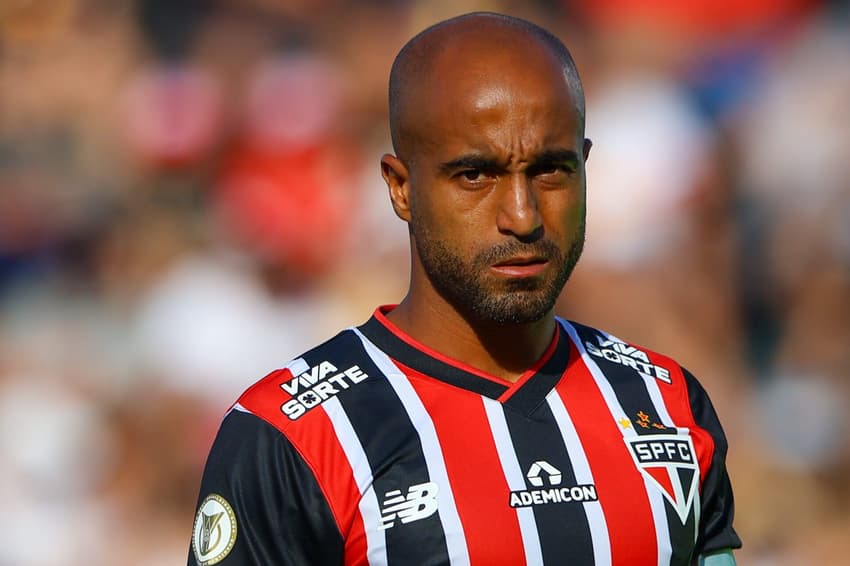 Lucas Moura jogador do Sao Paulo durante execucao do hino nacional antes da partida contra o Bragantino no estadio Nabi Abi Chedid pelo campeonato Brasileiro A 2024. Foto: Joisel Amaral/AGIF