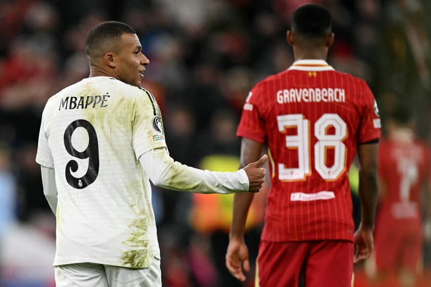 Mbappé no jogo do Real Madrid contra o Liverpool (Foto: Oli SCARFF / AFP)