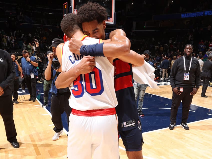 Jordan e Poole e Stephen Curry em Golden State Warriors v Washington Wizards