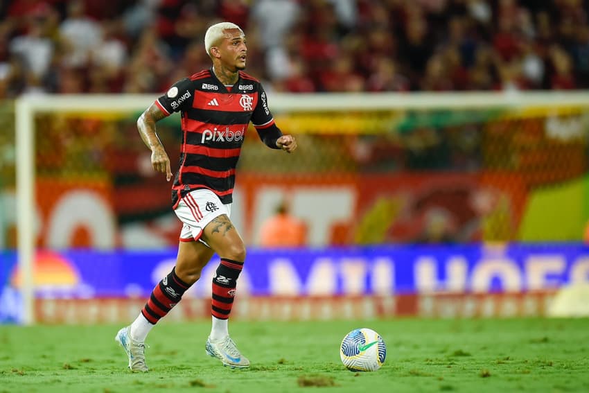 Wesley durante a partida contra o Cuiabá