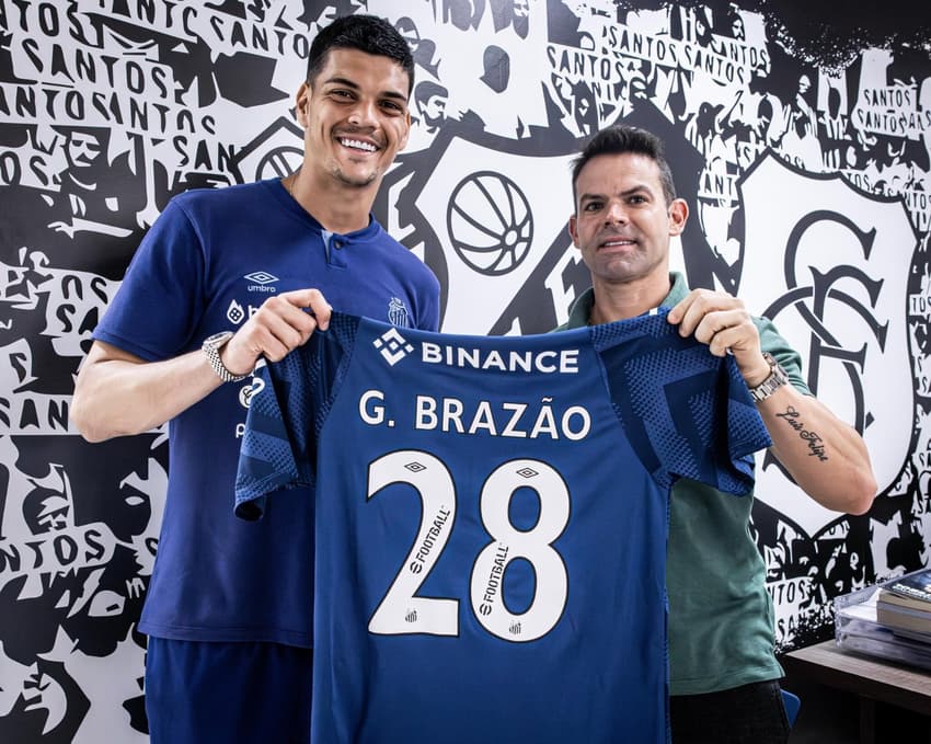 Gabriel Brazão renova contrato com Santos até 2028