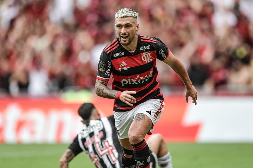 Ídolo do Flamengo, Arrascaeta é o novo dono da camisa 10 do clube (Foto: Thiago Ribeiro/AGIF)