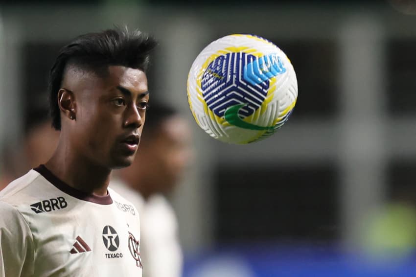 Bruno Henrique, do Flamengo, durante aquecimento antes da partida contra o Cruzeiro no Independência