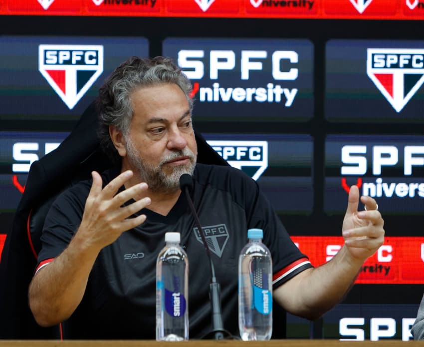 Julio Casares, presidente do São Paulo, em coletiva no MorumBis