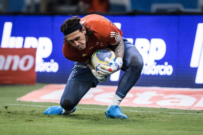 Cássio no aquecimento de Cruzeiro x Grêmio, no Mineirão