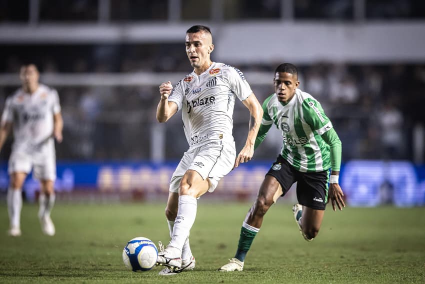 Créditos: AGIF / Alamy Stock Photo | Coritiba não vence o Santos há cinco jogos.