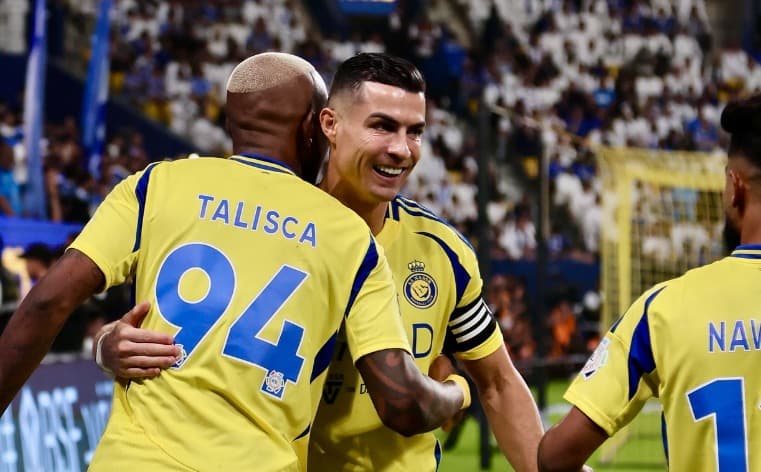 Cristiano Ronaldo comemora gol ao lado de Anderson Talisca, do Al-Nassr (Foto: Reprodução/Instagram)