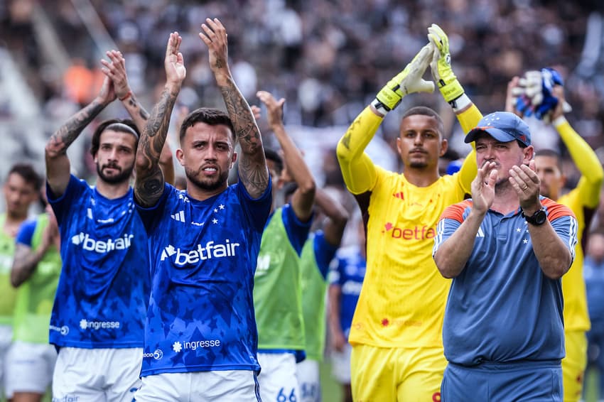 cruzeiro-chegou-assunção-final-sulamericana