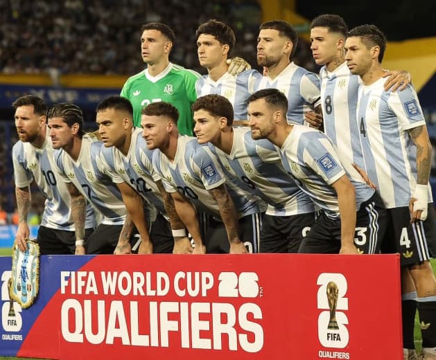 Elenco da Argentina antes do dueo contra o Peru, pelas eliminatórias da Copa do Mundo.