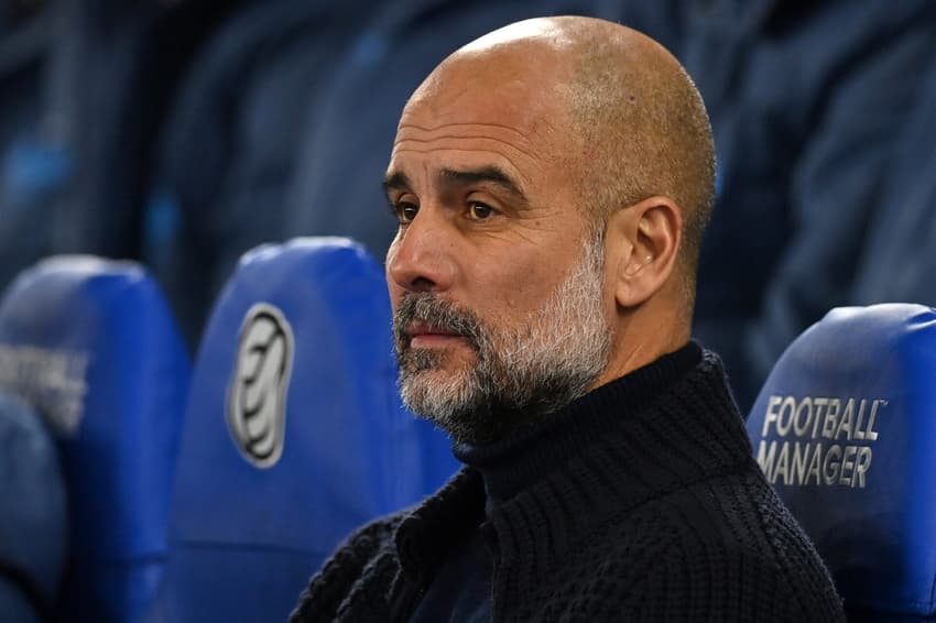 Pep Guardiola, técnico do Manchester City, durante derrota por 2 a 1 para o Brighton (Foto: Glyn KIRK / AFP)