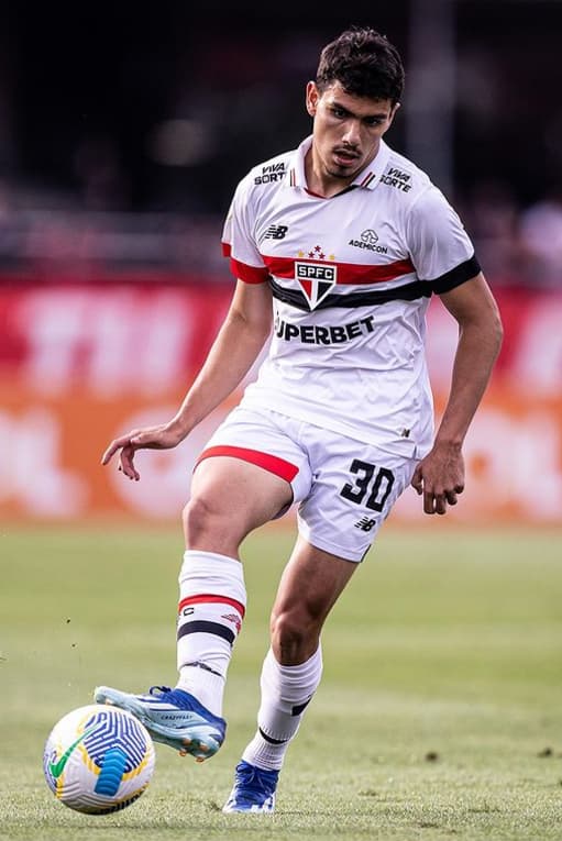 João Moreira estreou pelo São Paulo em 2022