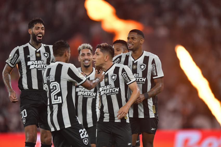 Pelo Brasileirão, o Botafogo encara o Atlético-MG (Foto: Thiago Ribeiro/AGIF)