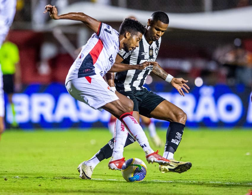 O Botafogo encara o Vitória pelo Brasileirão (Foto: Jhony Pinho/AGIF)