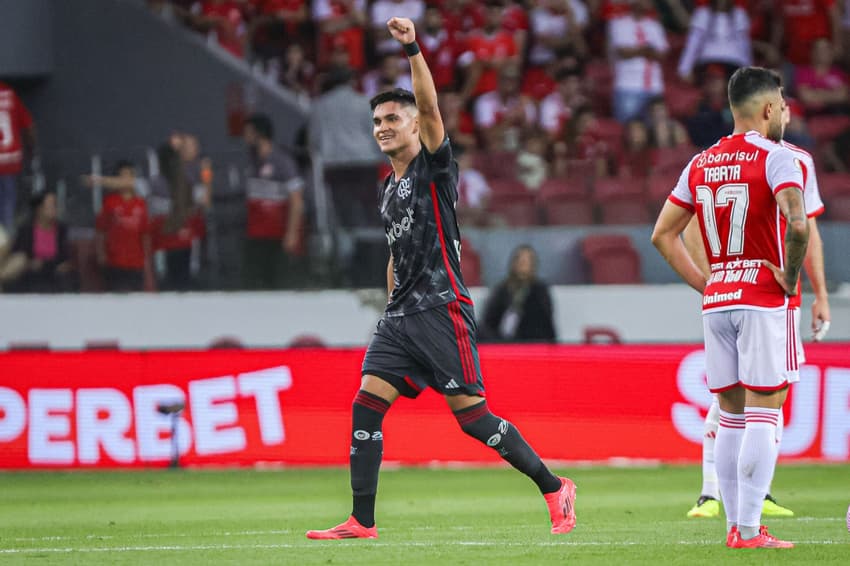 Pelo Campeonato Brasileiro, o Flamengo recebe o Internacional (Foto: Maxi Franzoi/AGIF)