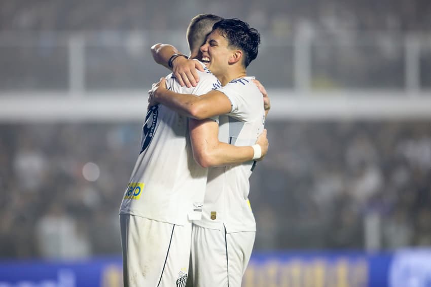 Santos e Coritiba jogam hoje pela Série B do Brasileirão; Peixe pode confirmar retorno para a elite (Foto: Reinaldo Campos/AGIF)