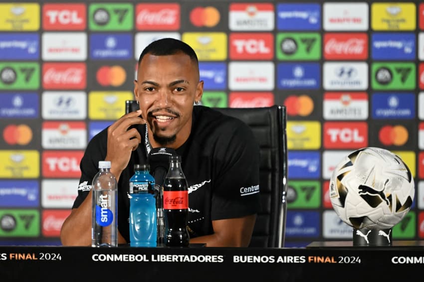 Meia Marlon Freitas, do Botafogo, em entrevista coletiva. (foto: Luis ROBAYO / AFP)