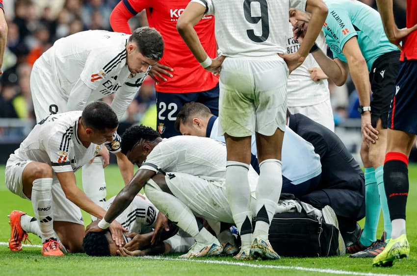 Lesão de Éder Militão, do Real Madrid, na partida contra o Osasuna (Foto: Oscar del Pozo/AFP)