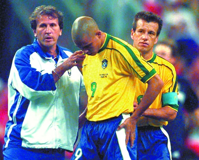 Ronado Fenômeno lamenta a eliminação da Seleção Brasileira na final da Copa do Mundo contra a França, em 1998 (Foto: Acervo L!)