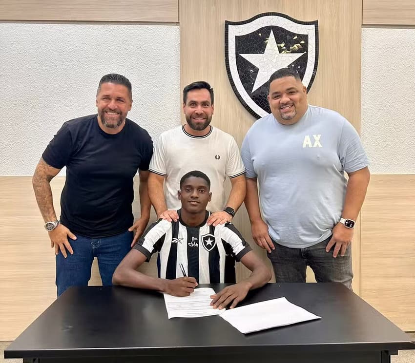 Felipe Januário - Botafogo - contrato profissional