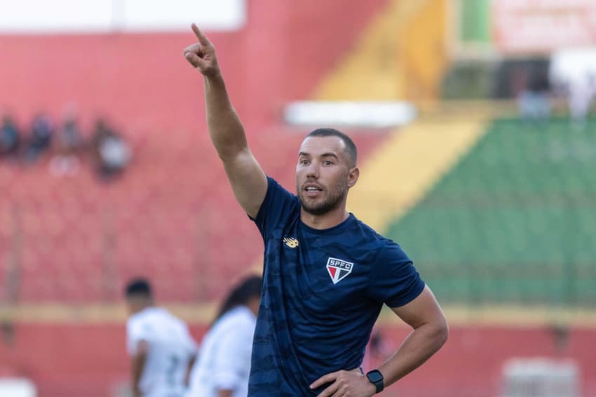 Allan Barcellos, técnico do sub-20 do São Paulo