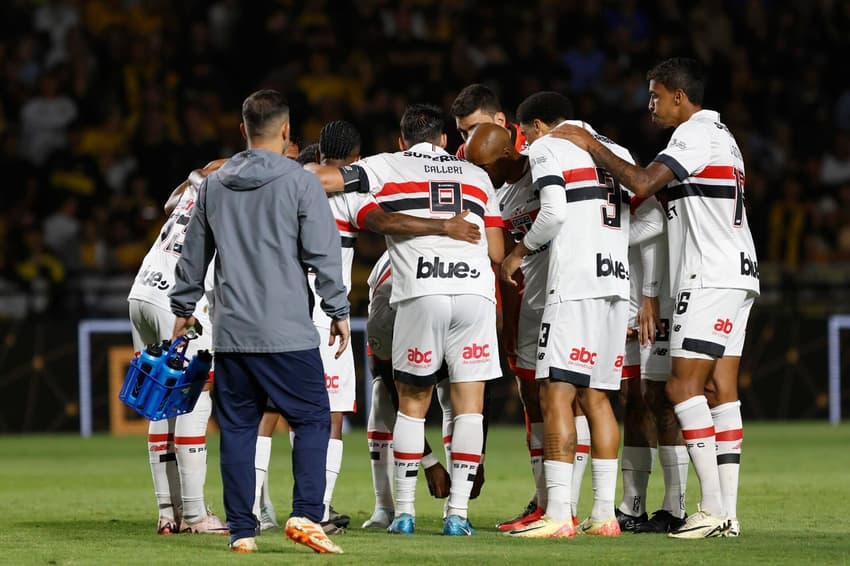 Elenco do São Paulo no duelo contra o Criciúma pelo Brasileirão