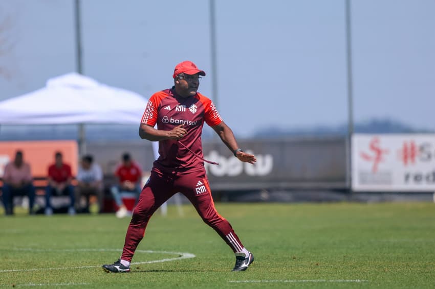 Roger Machado comandará pré-temporada no CT Parque Gigante (Foto: Ricardo Duarte/SC Internacional)