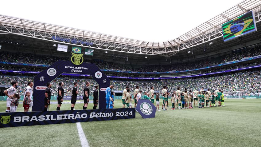 Elenco do Palmeiras no Allianz Parque em partida contra o Fluminense
