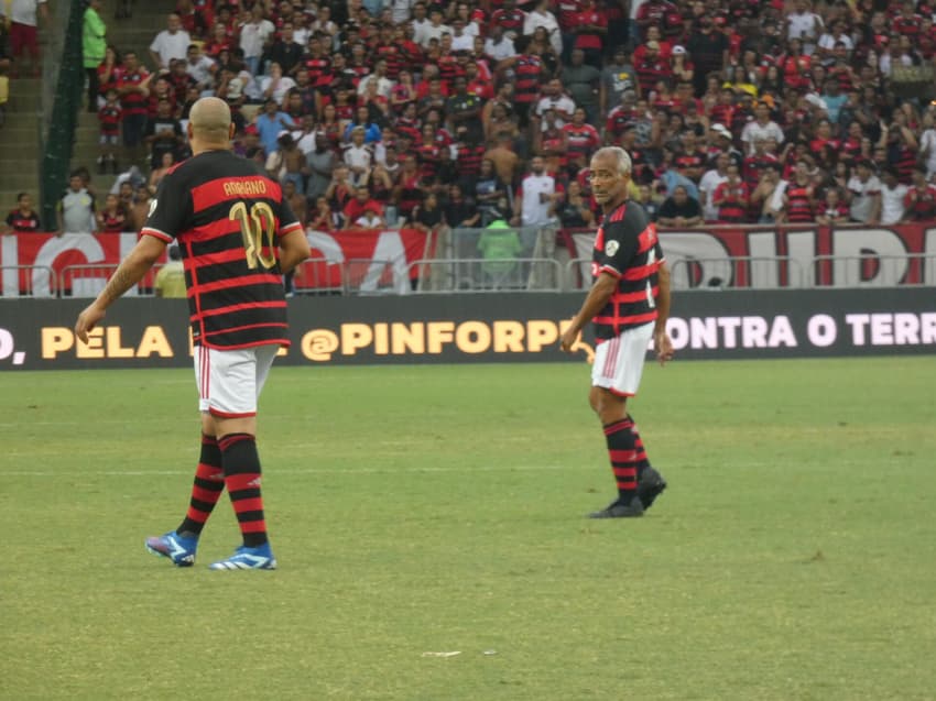 Adriano e Romário jogaram juntos pelo Flamengo Legends