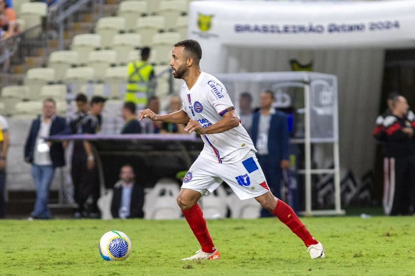 Caio Alexandre em ação pelo Bahia contra o Fortaleza, seu ex-clube