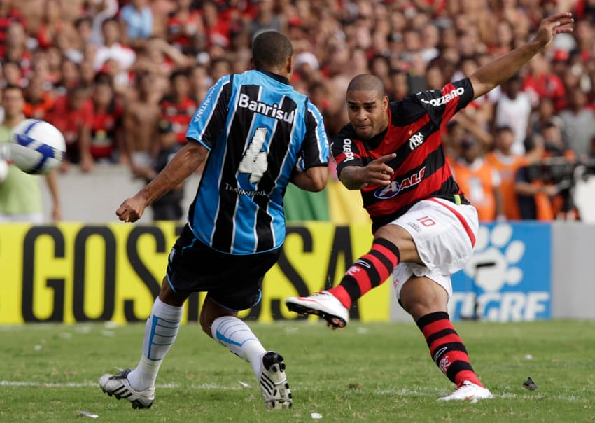 Flamengo&#8217;s Adriano kicks the ball against Gremio&#8217;s Thiego during their last soccer match of the Brazilian championship season at the Maracana stadium in Rio de Janeiro